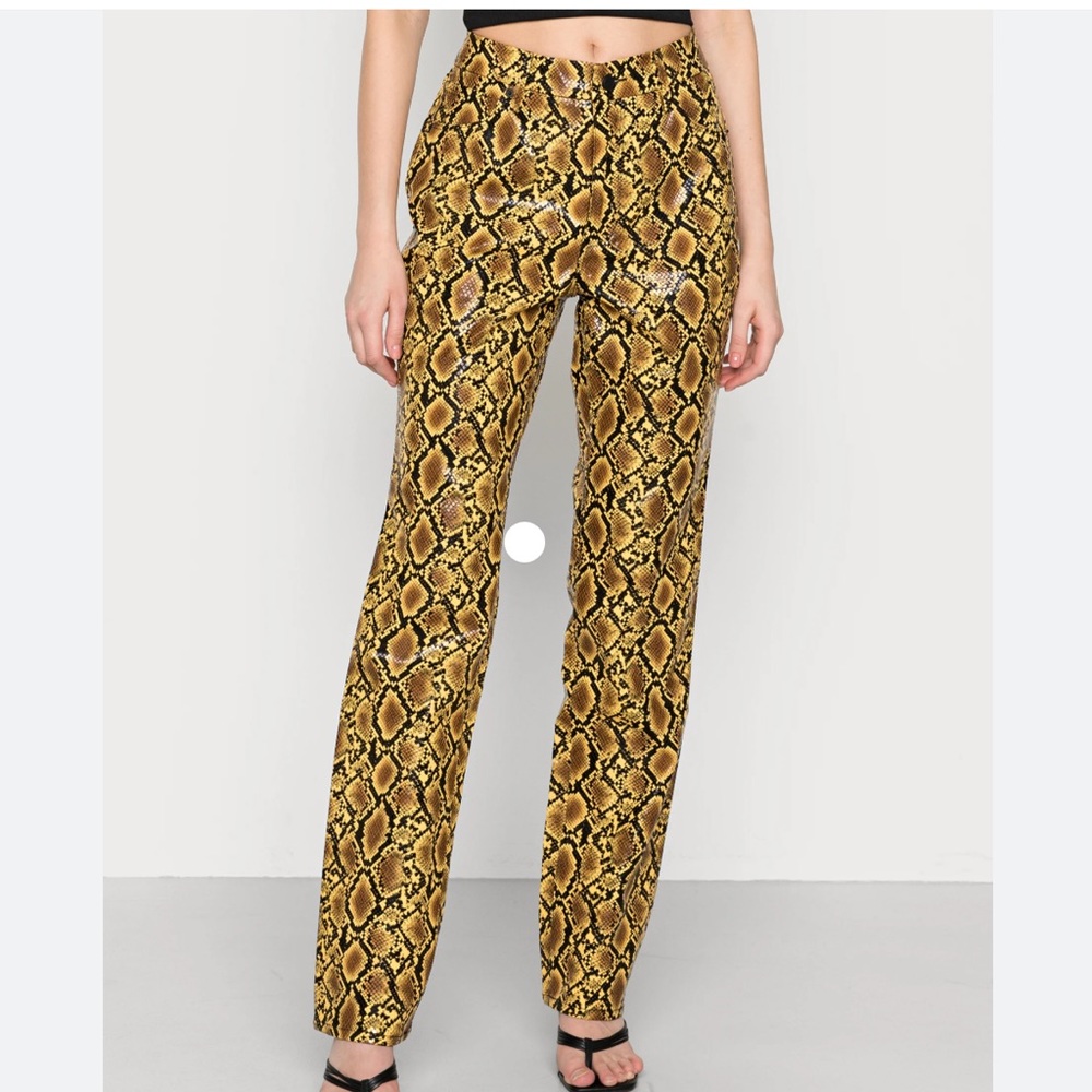 NWT. Good American faux leather snake print jean. 10/30